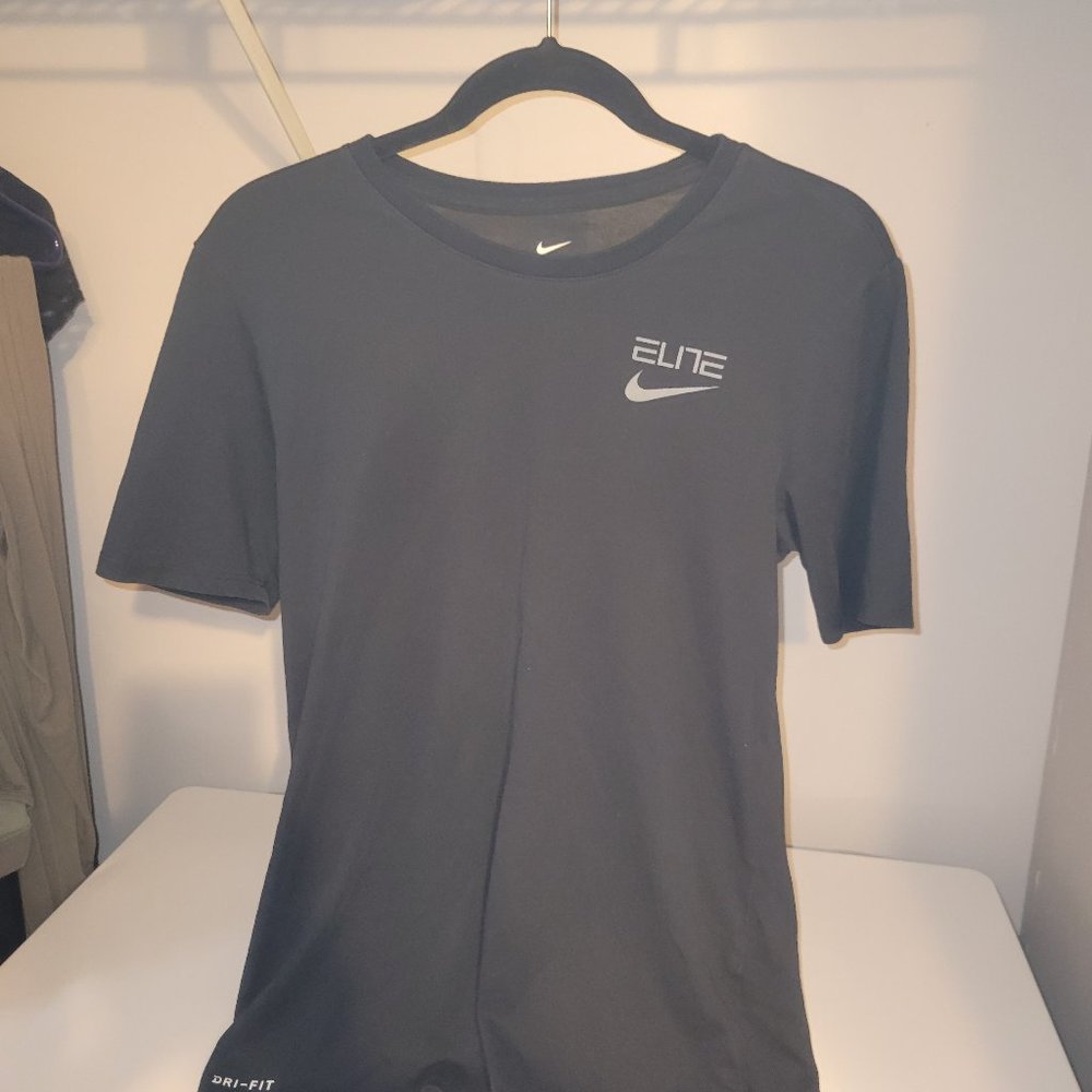 WOMENS LARGE NIKE SMALL FITNESS TOP BLACK